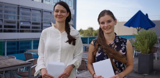 This year’s winner oral presentation, Dr. Manja Czech-Sioli (left) and Dr. Michelle Jäckstein (right)